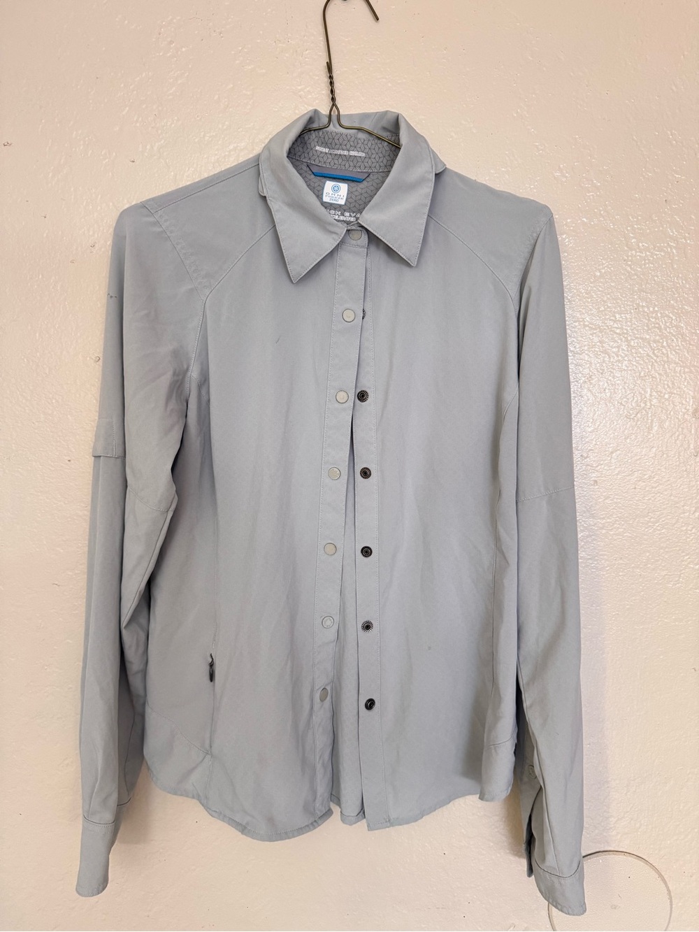 Women’s Columbia Light Gray Long-Sleeve Button-Down Shirt size Small